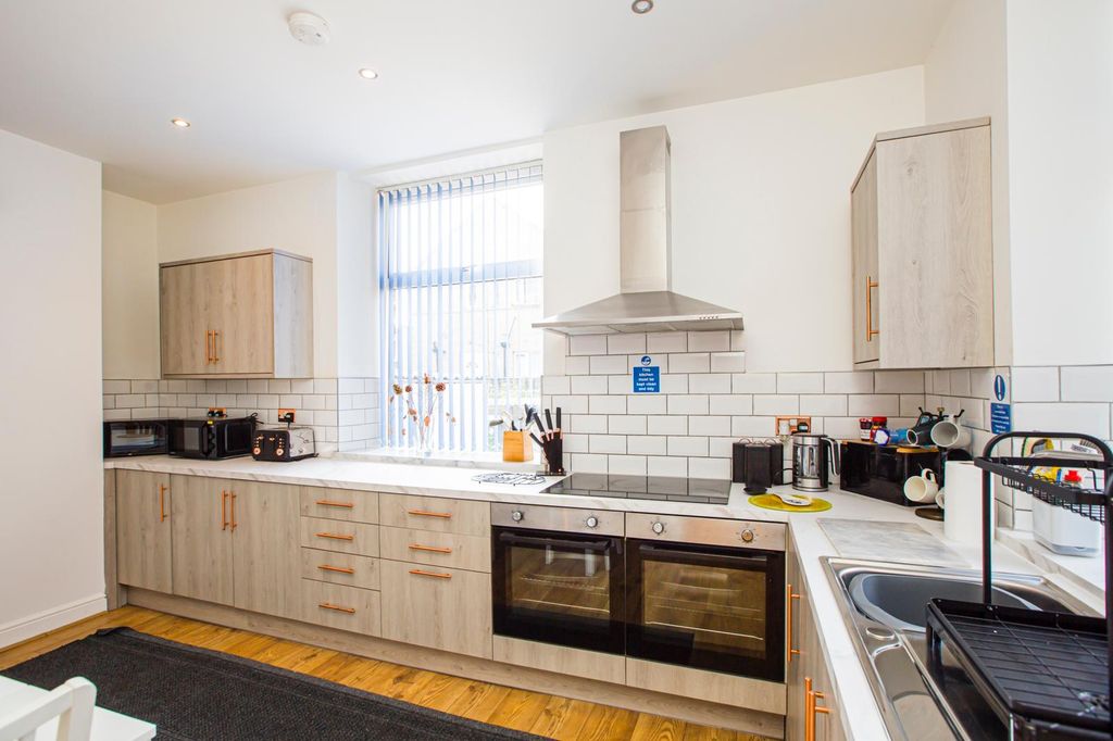 Property photo 2 of 6 Communal Kitchen