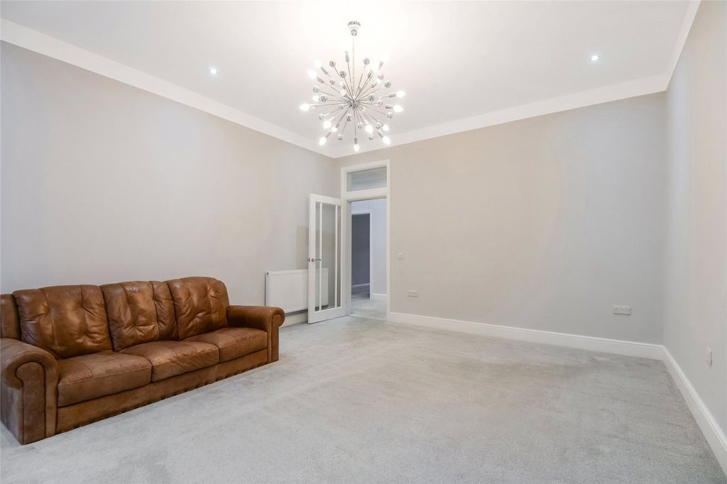 Property photo 3 of 21 Picture No. 24