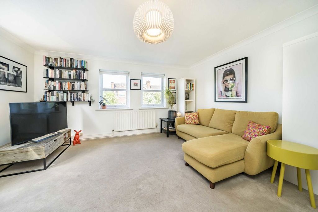 Property photo 3 of 11