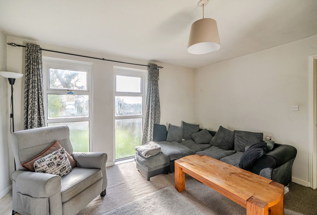 Property photo 3 of 13 1394823-11-695Ced...