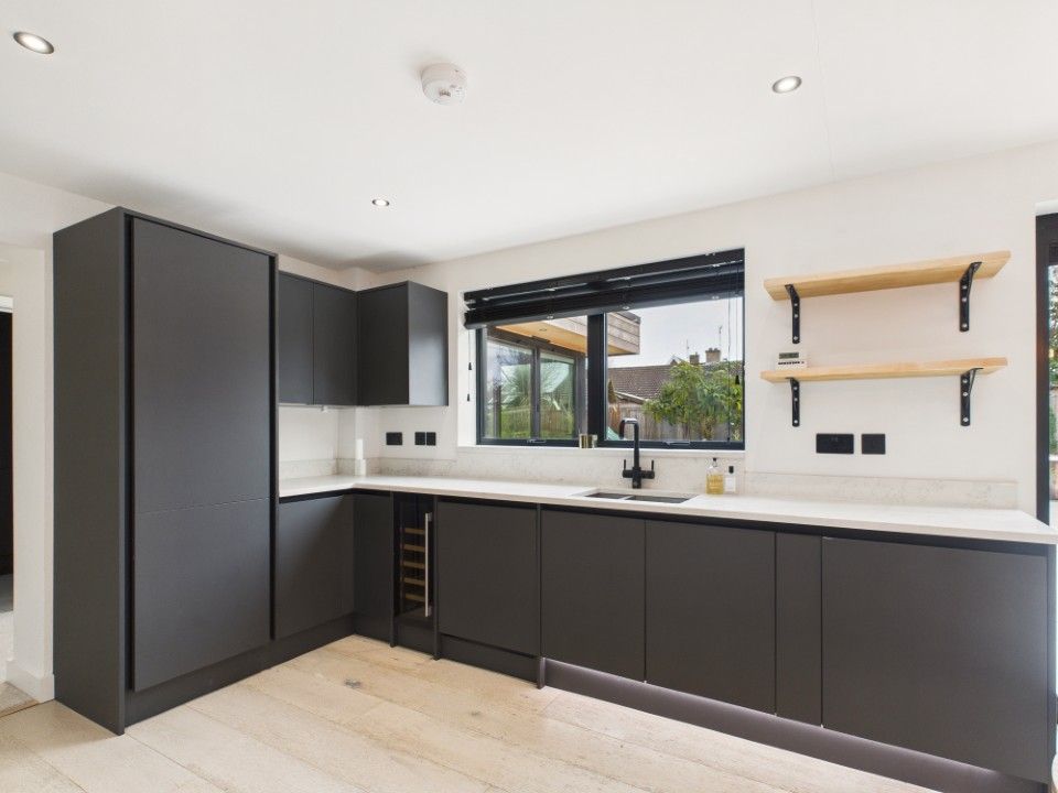 Property photo 2 of 25