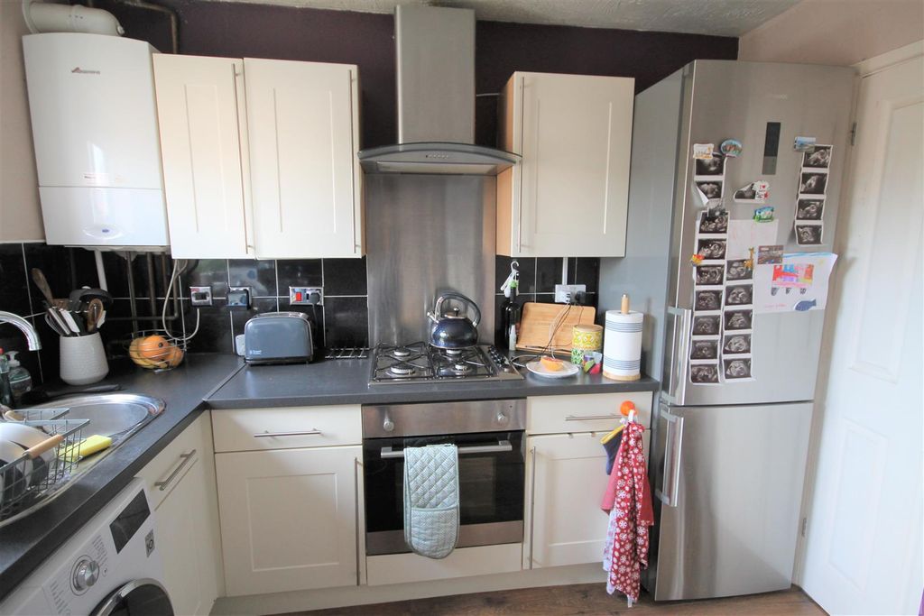 Property photo 3 of 6 Kitchen New.Jpg