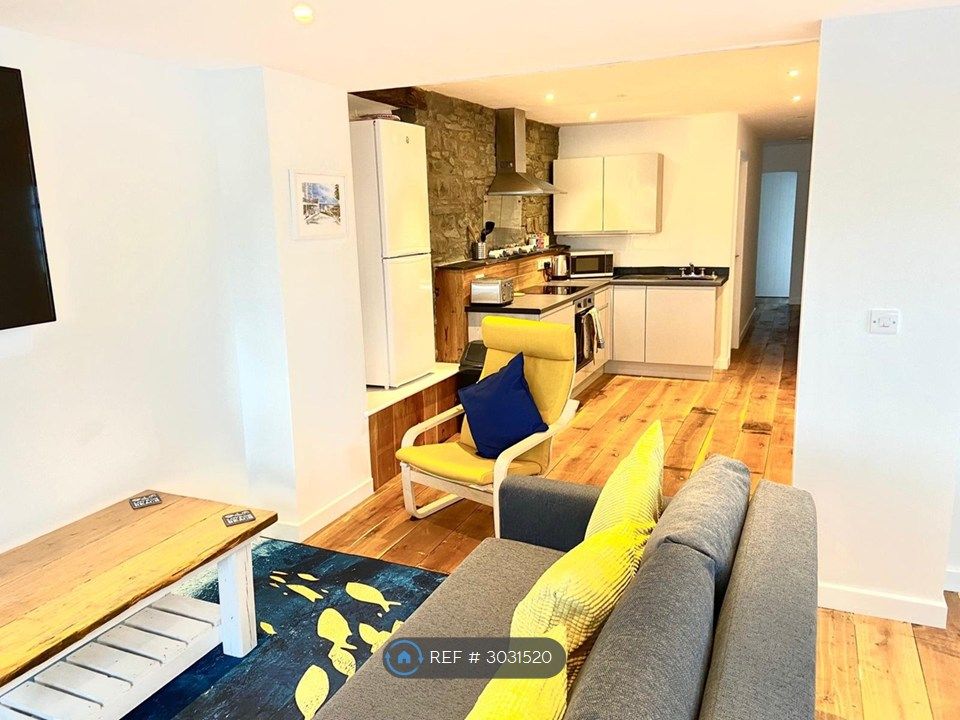 Property photo 1 of 7 Living & Kitchen