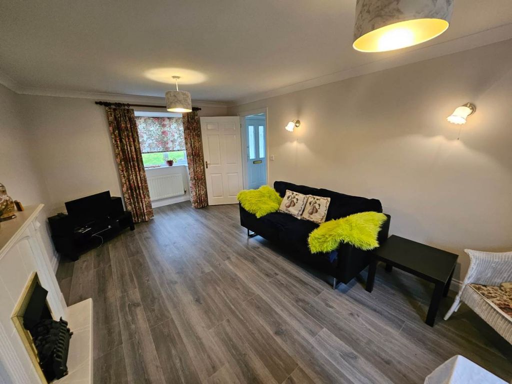 Property photo 2 of 11 Lounge
