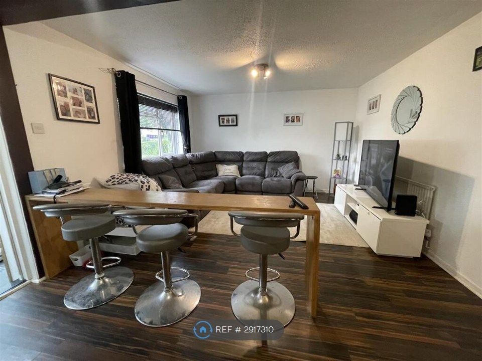 Property photo 3 of 10 Lounge