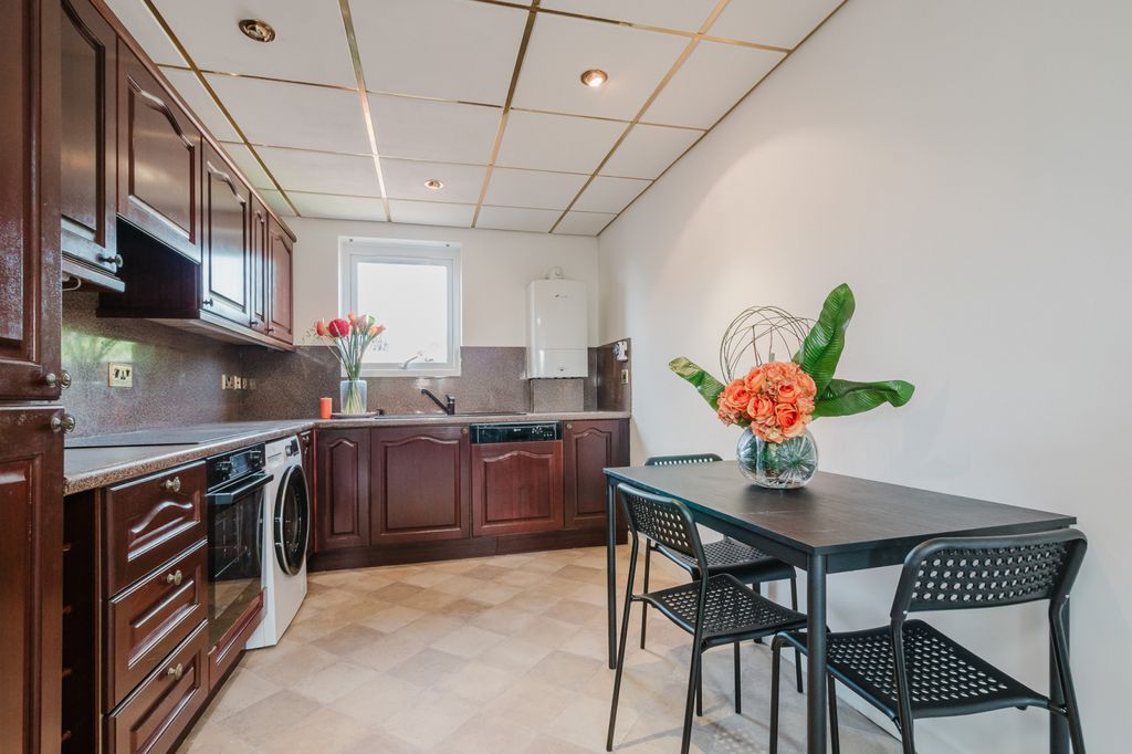 Property photo 3 of 16 Gallery