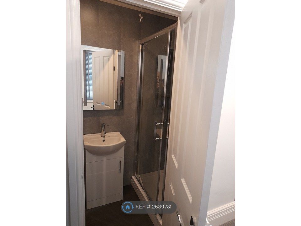 Property photo 3 of 9 En-Suite