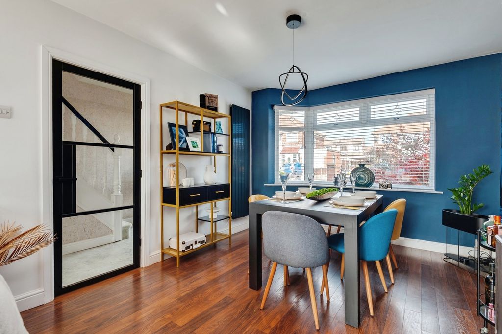 Property photo 3 of 17 Photo