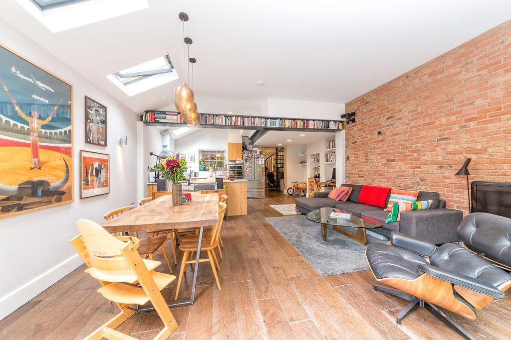 Property photo 2 of 25