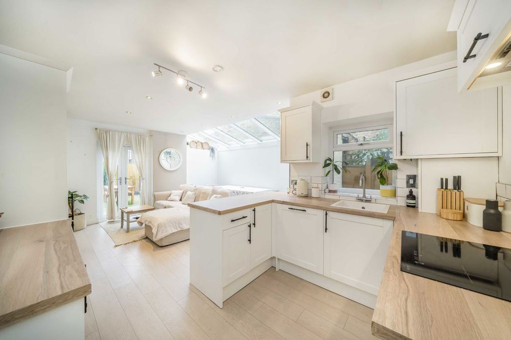 Property photo 2 of 6