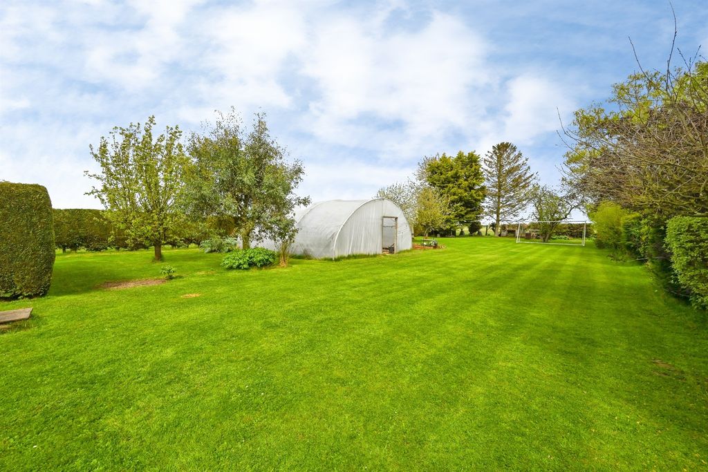Property photo 3 of 25