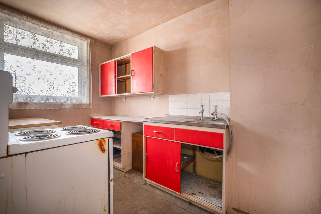 Property photo 3 of 12
