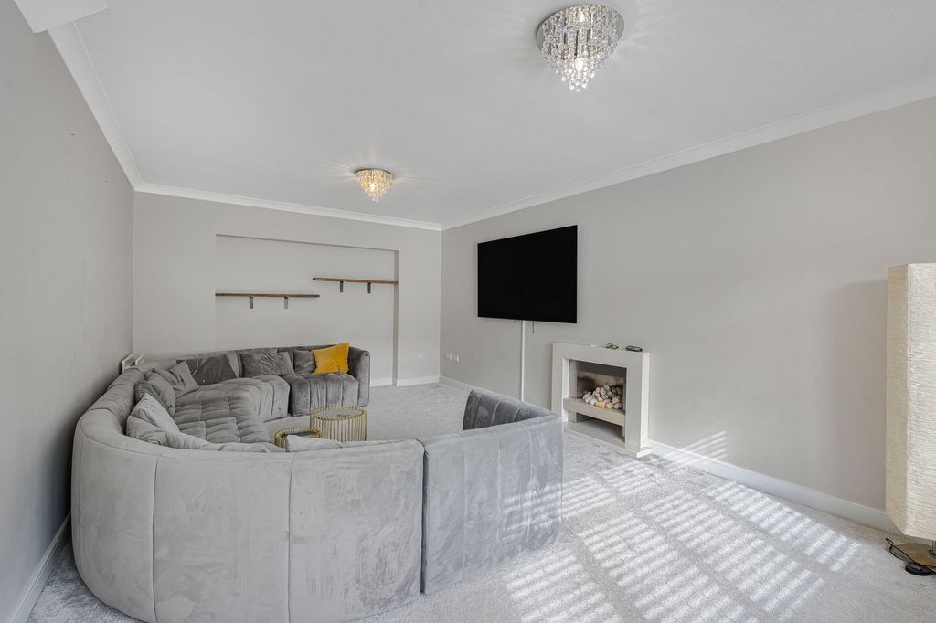 Property photo 3 of 43