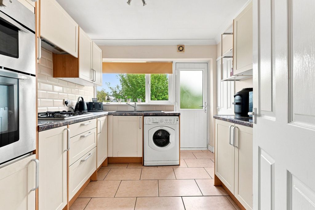 Property photo 3 of 23