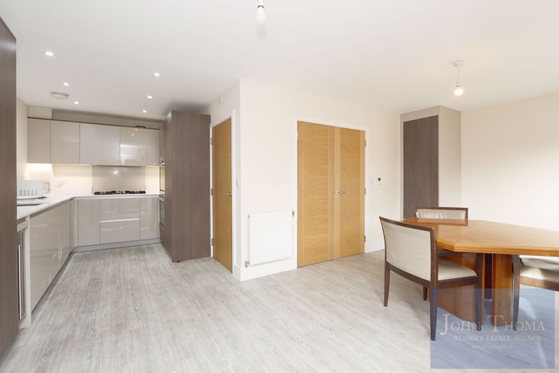 Additional image 6 of 6 bed detached house to rentOlive Grove, Chigwell IG7