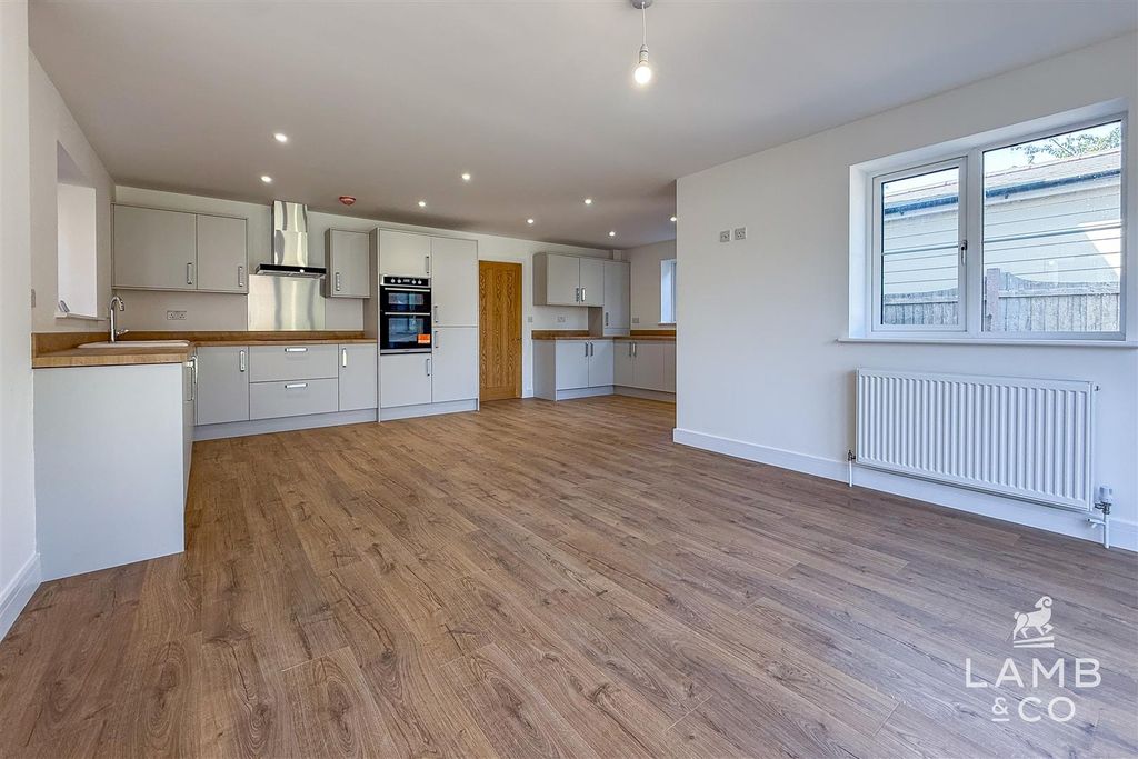 Property photo 2 of 26