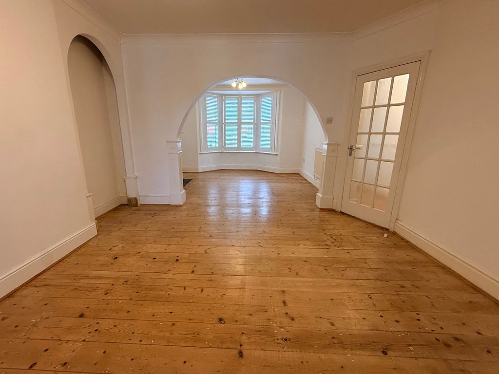 Property photo 2 of 16 Dining Room