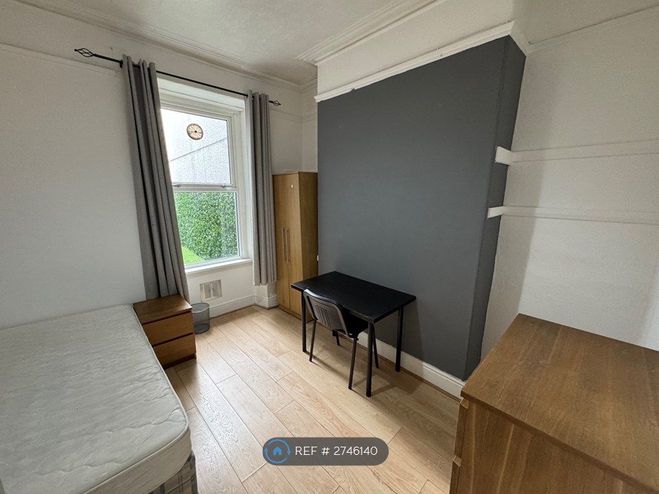 Property photo 3 of 12 Bedroom 2