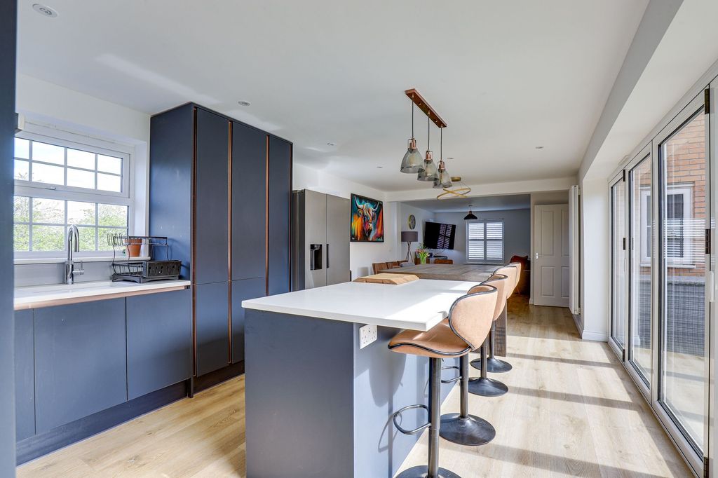 Property photo 2 of 35