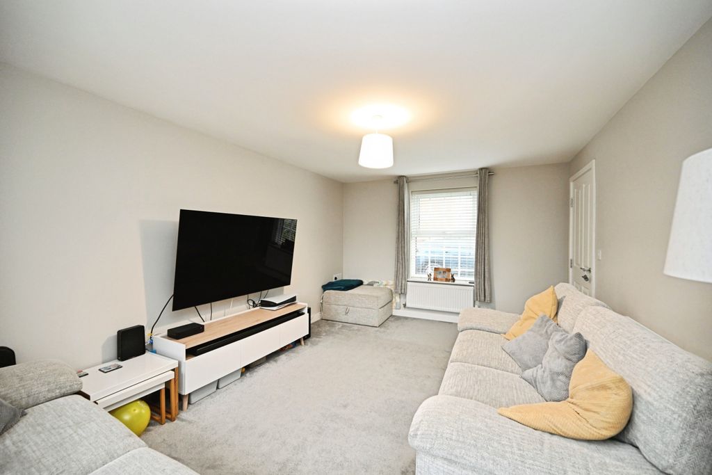 Property photo 3 of 20