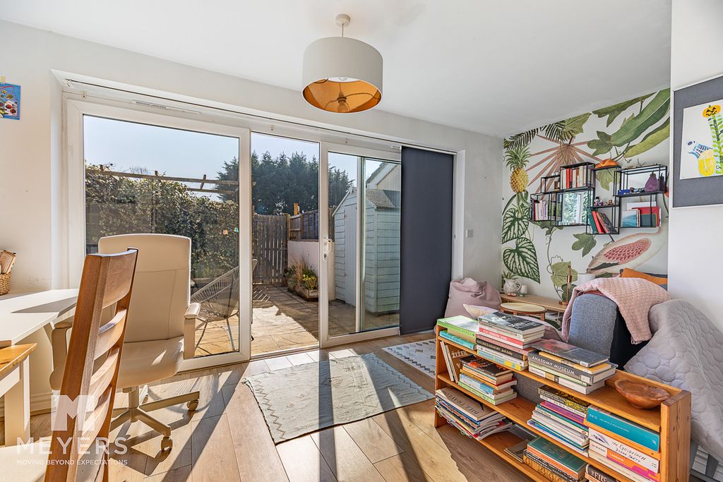 Property photo 2 of 8