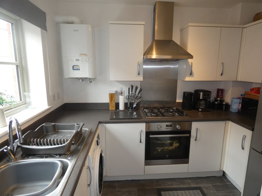 Property photo 3 of 8 Kitchen