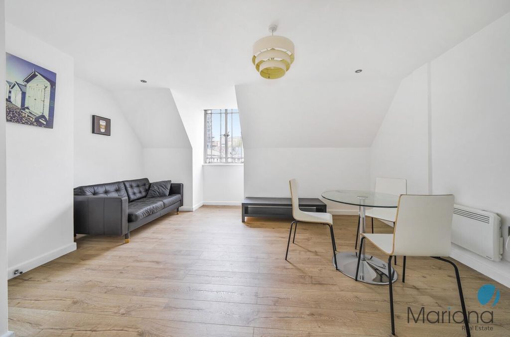 Property photo 1 of 11 Reception Room