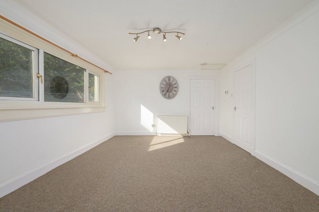 Property photo 3 of 25