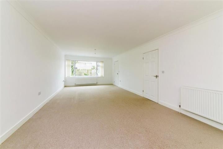 Property photo 3 of 11 Living Room