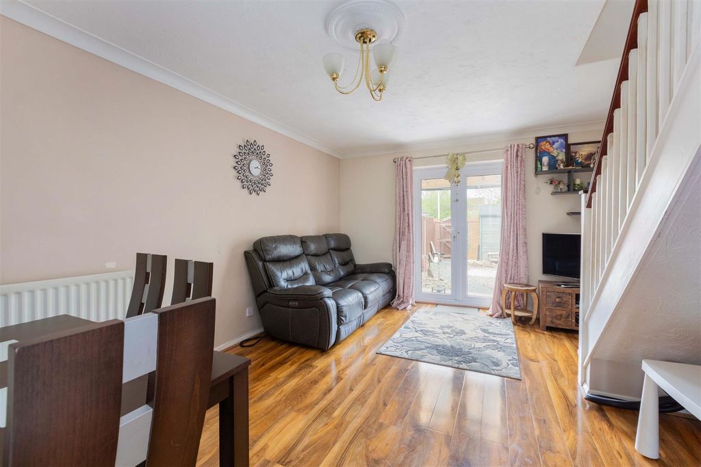 Property photo 3 of 14 5 Richards Way-10.Jpg
