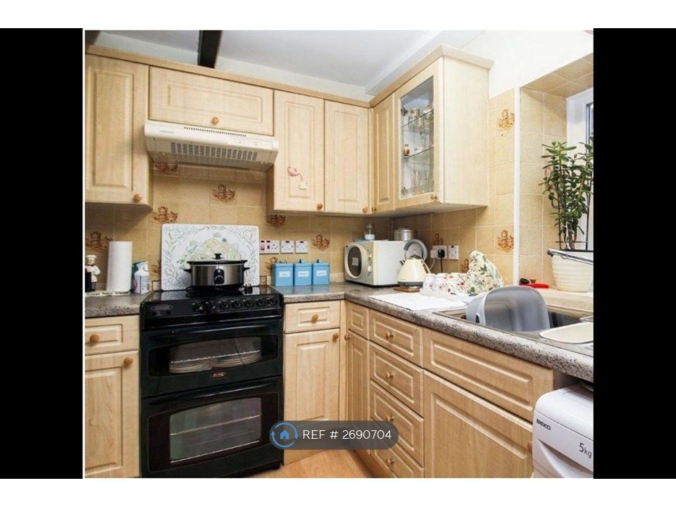 Property photo 3 of 7 Kitchen