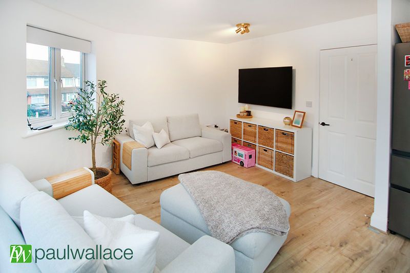 Property photo 3 of 9 Lounge