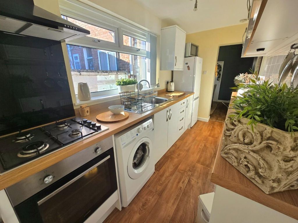 Property photo 3 of 16 Kitchen