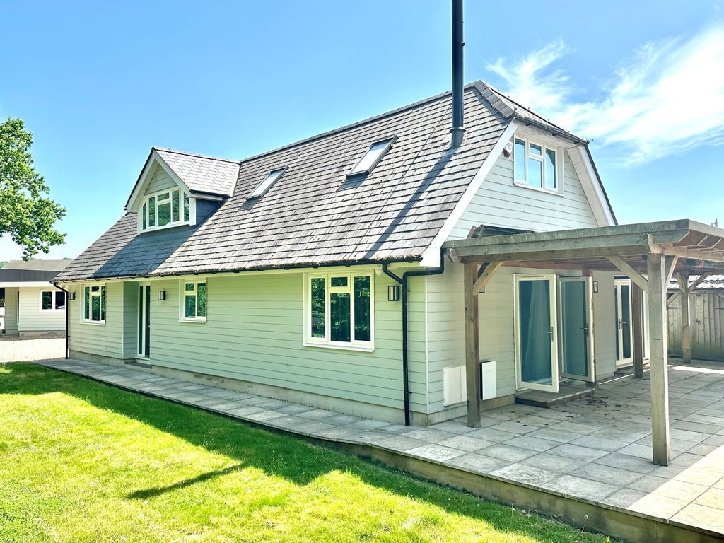 Property photo 2 of 19 11