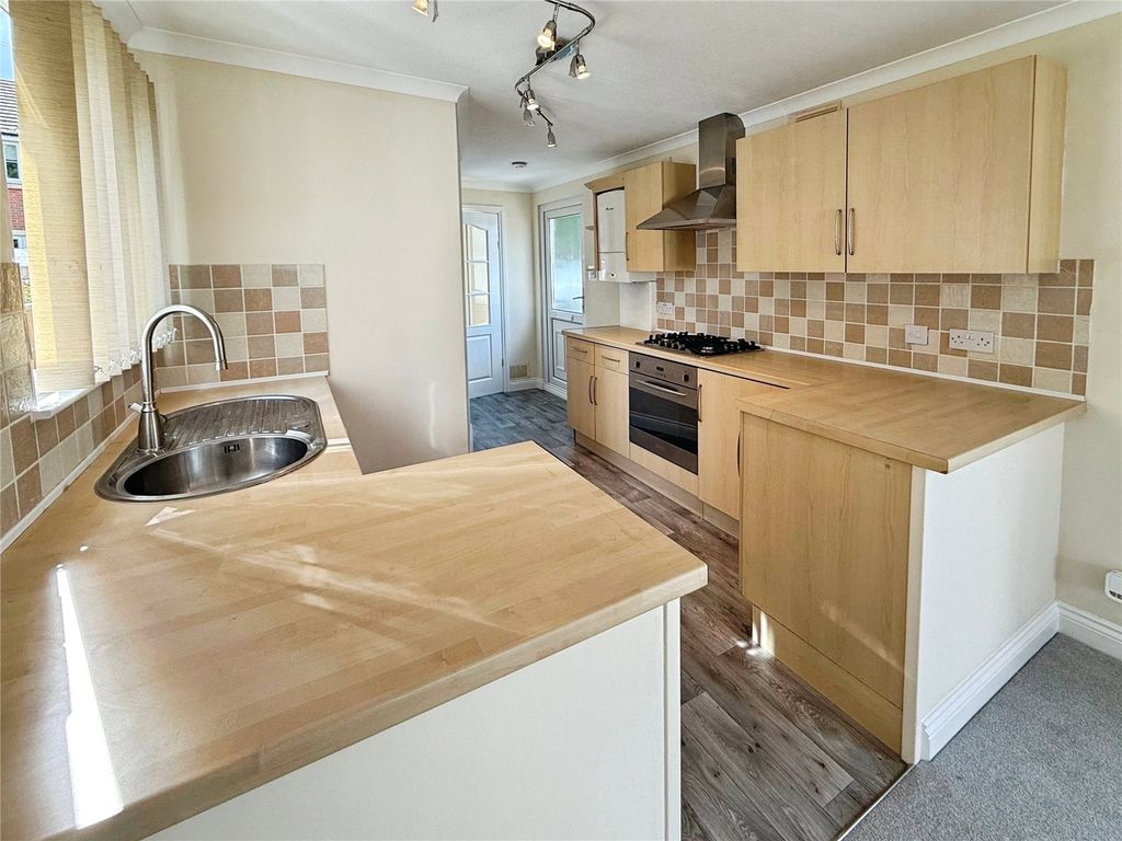 Property photo 2 of 11 Kitchen