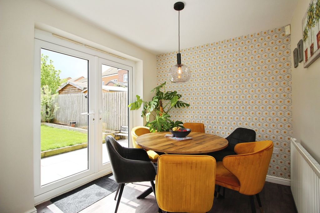 Property photo 3 of 11 Kitchen/Dining Room