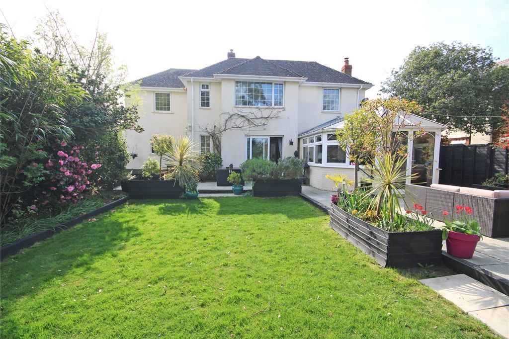 Property photo 2 of 17 Picture No. 11
