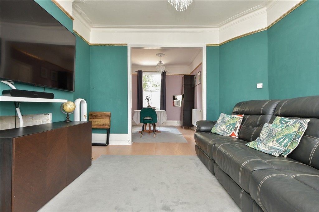 Property photo 2 of 15 Lounge