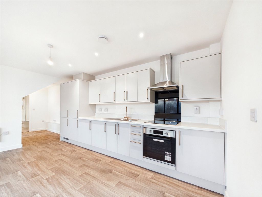 Property photo 3 of 12 Picture No. 02