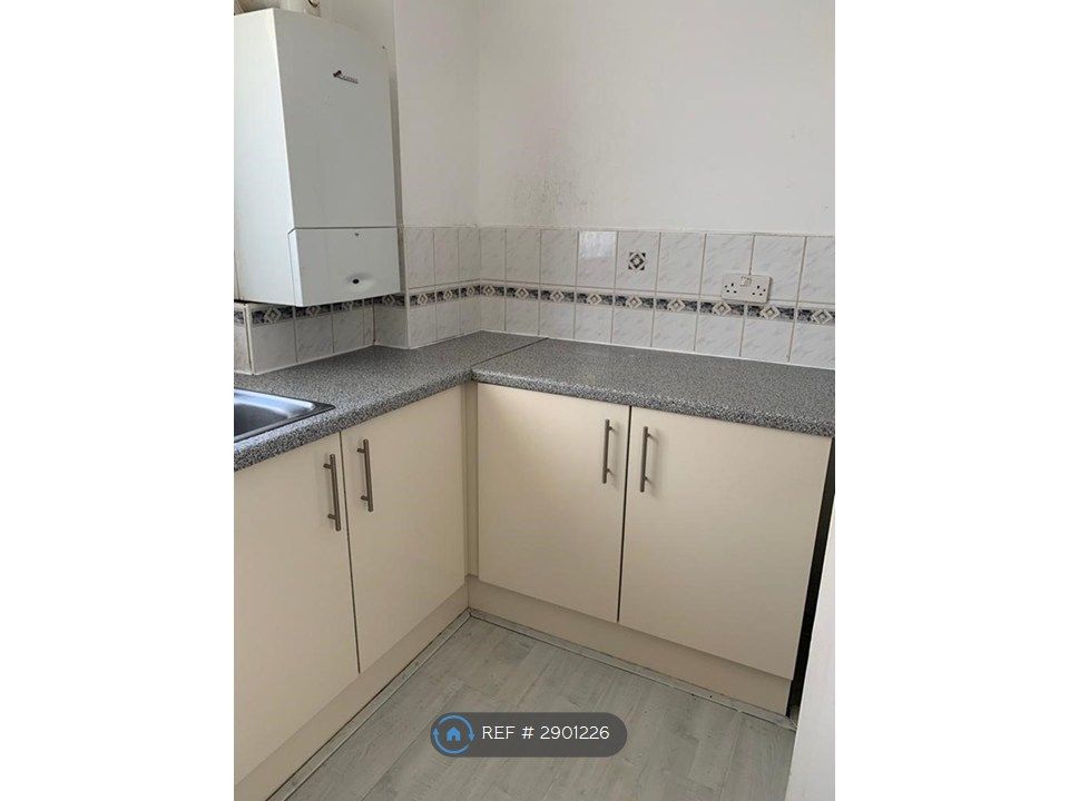 Property photo 3 of 10 Kitchen