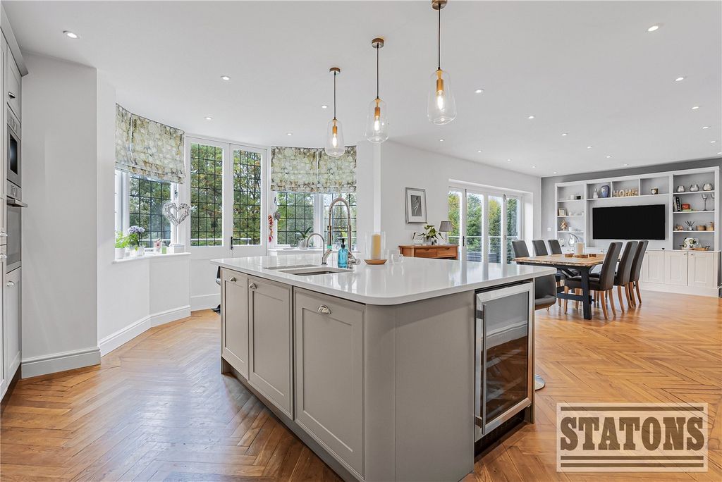 Property photo 3 of 21 Picture No. 18