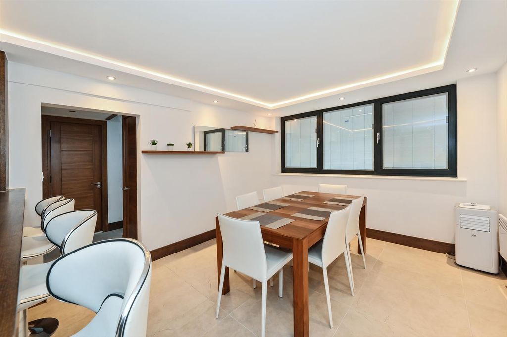 Property photo 2 of 22 27-Cato-Street (20).Jpg