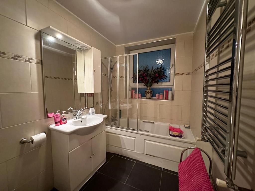 Property photo 3 of 4 Bathroom