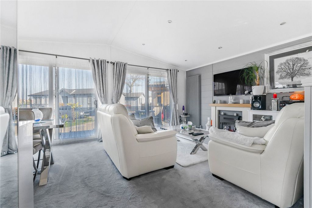 Property photo 2 of 16 Reception Room