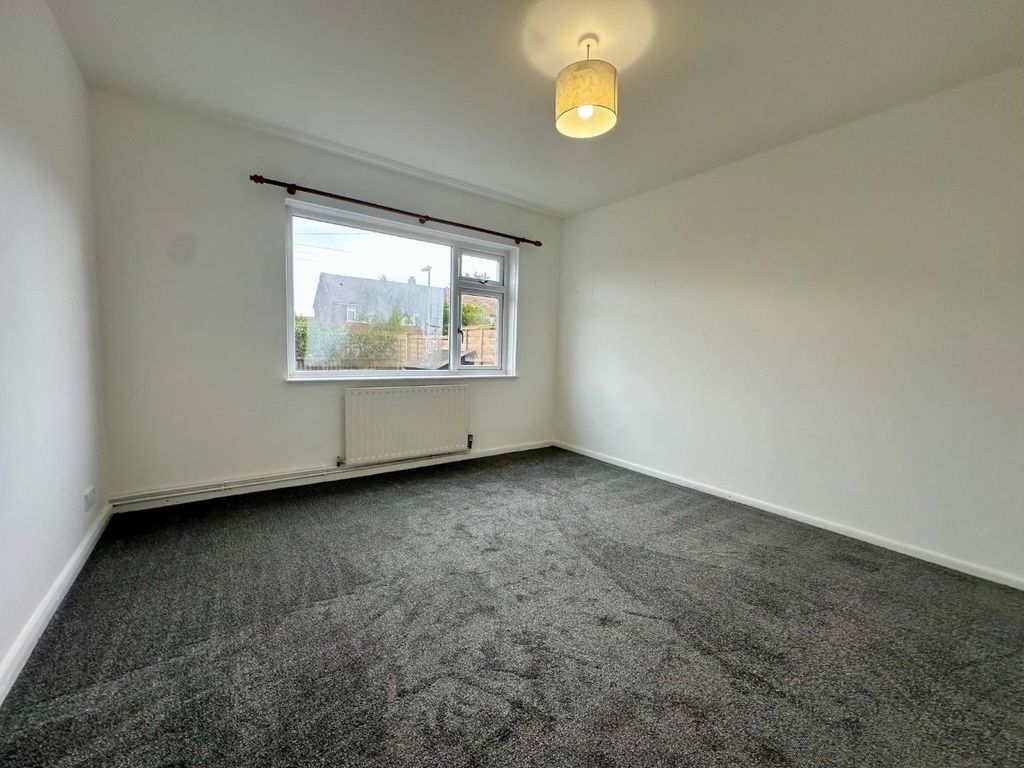 Property photo 3 of 10 Bedroom 1