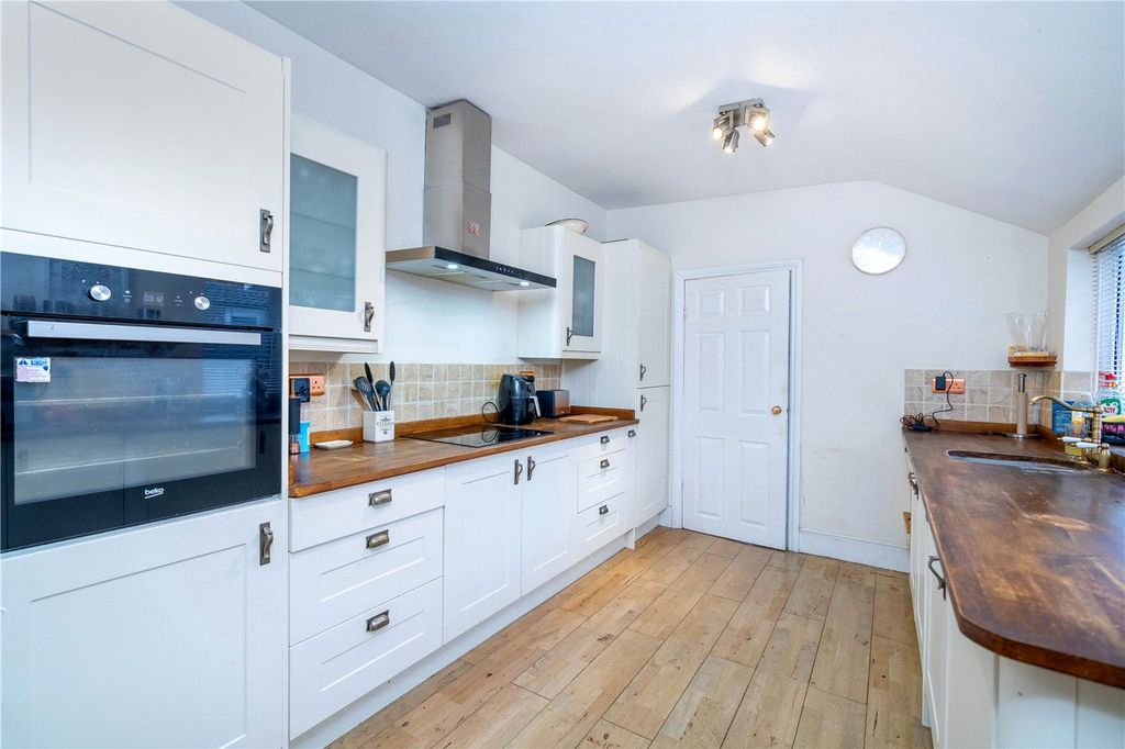 Property photo 2 of 15 Picture No. 14