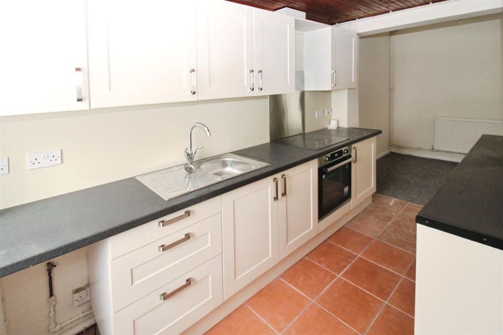 Property photo 2 of 12 Kitchen