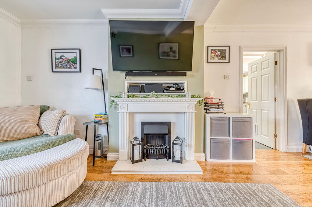 Property photo 3 of 24