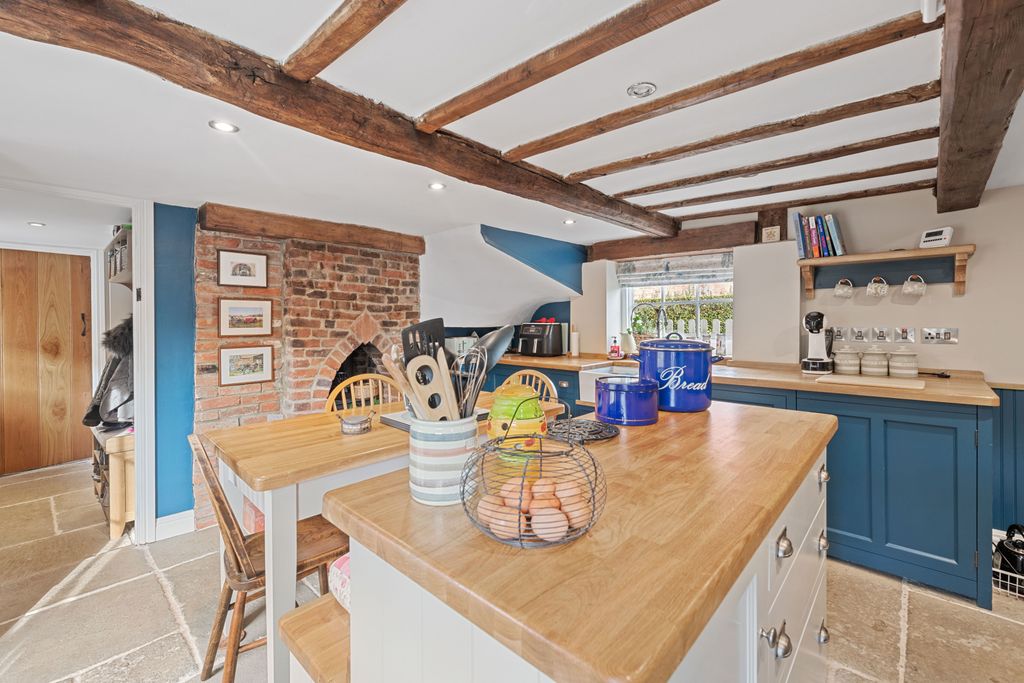 Property photo 2 of 31