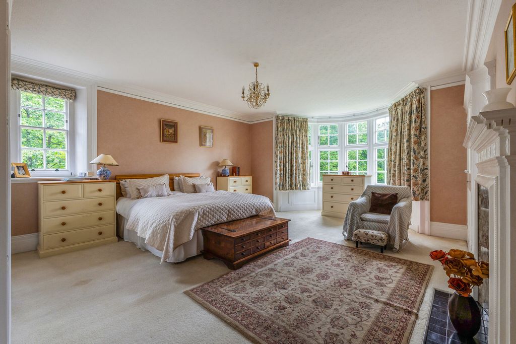 Property photo 2 of 25